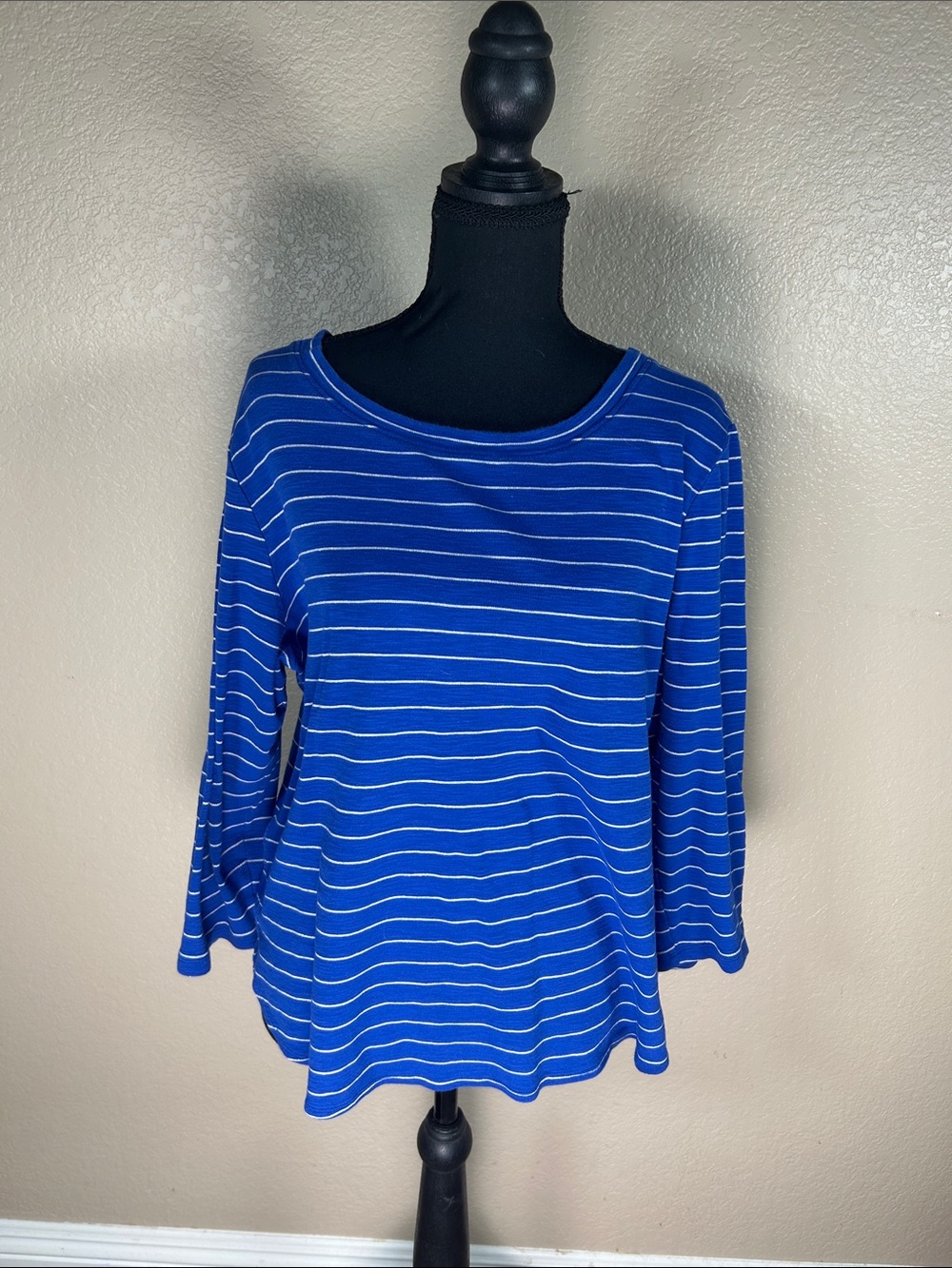 Tommy Bahama Women’s Large Blue Striped 3/4 Sleeve Top